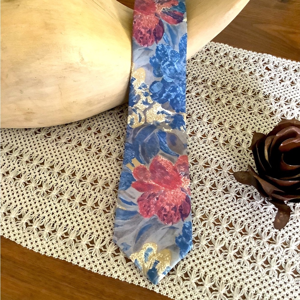 Strathmore silk tie made in Italy